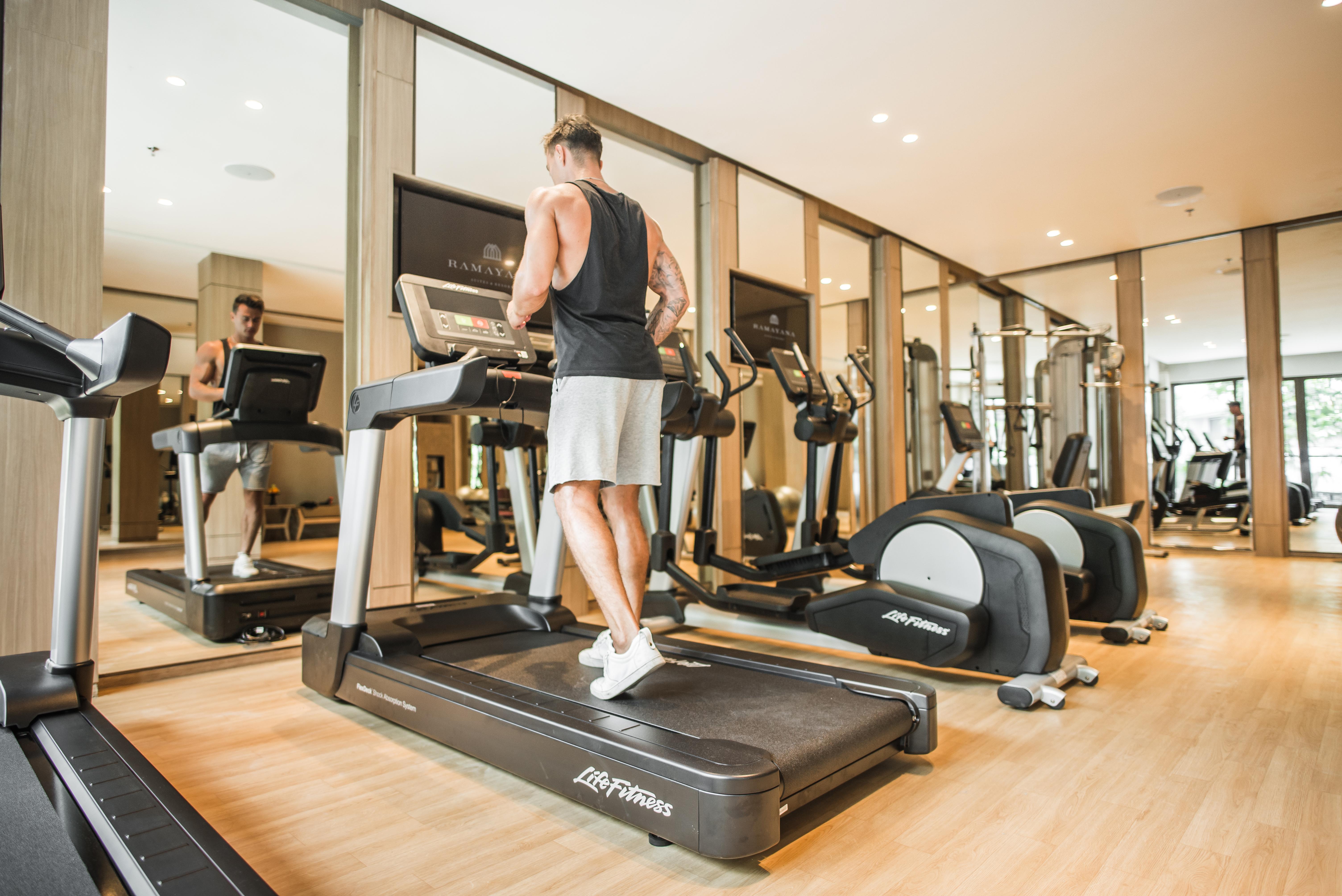라마야나 스위트 앤 리조트 꾸따 외부 사진 A treadmill
