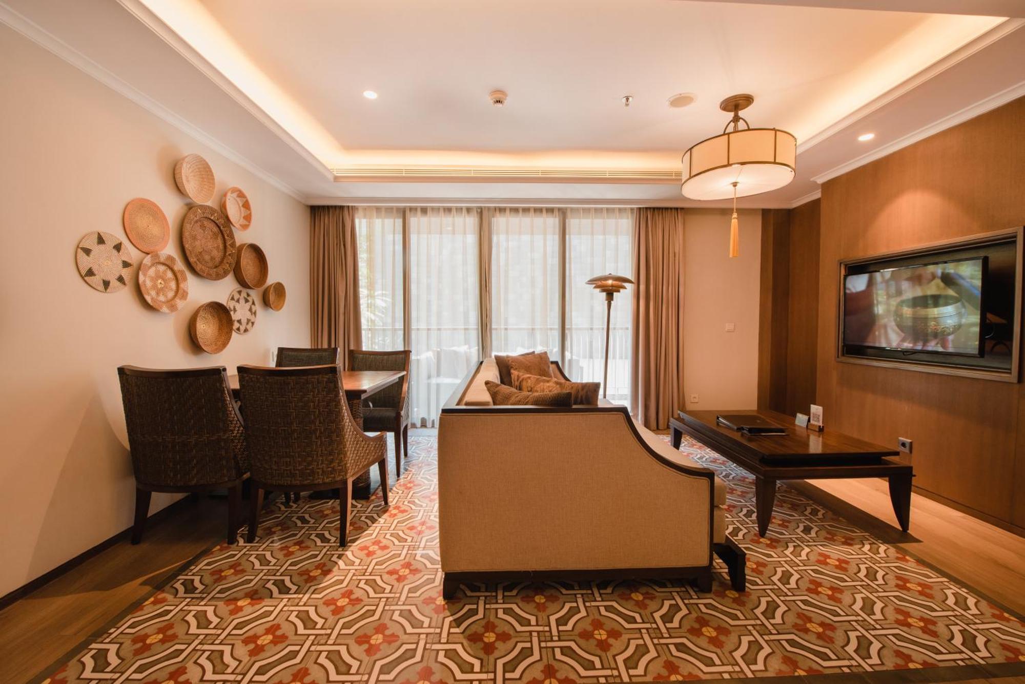 라마야나 스위트 앤 리조트 꾸따 외부 사진 A living room at the hotel
