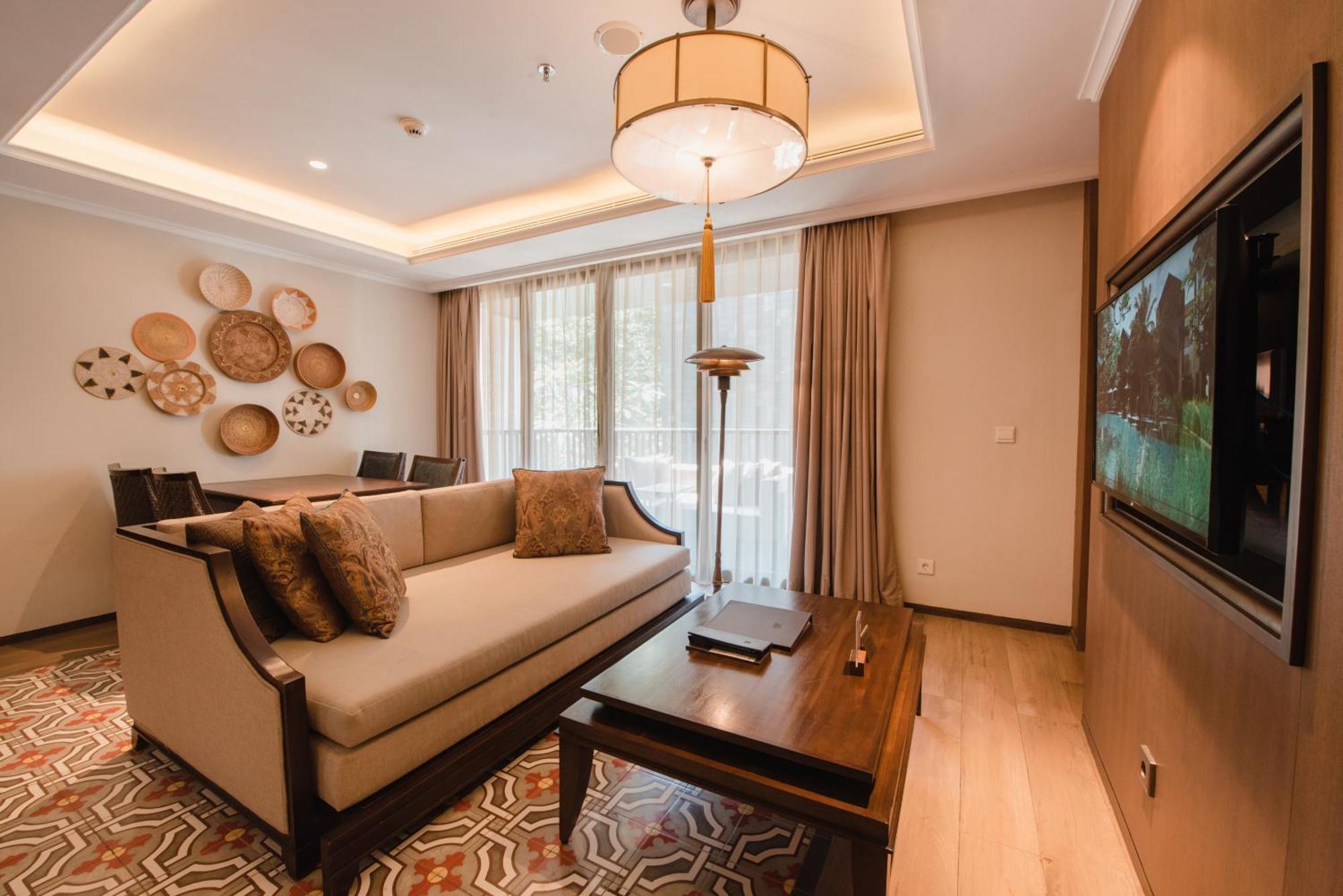 라마야나 스위트 앤 리조트 꾸따 외부 사진 Living room of a suite