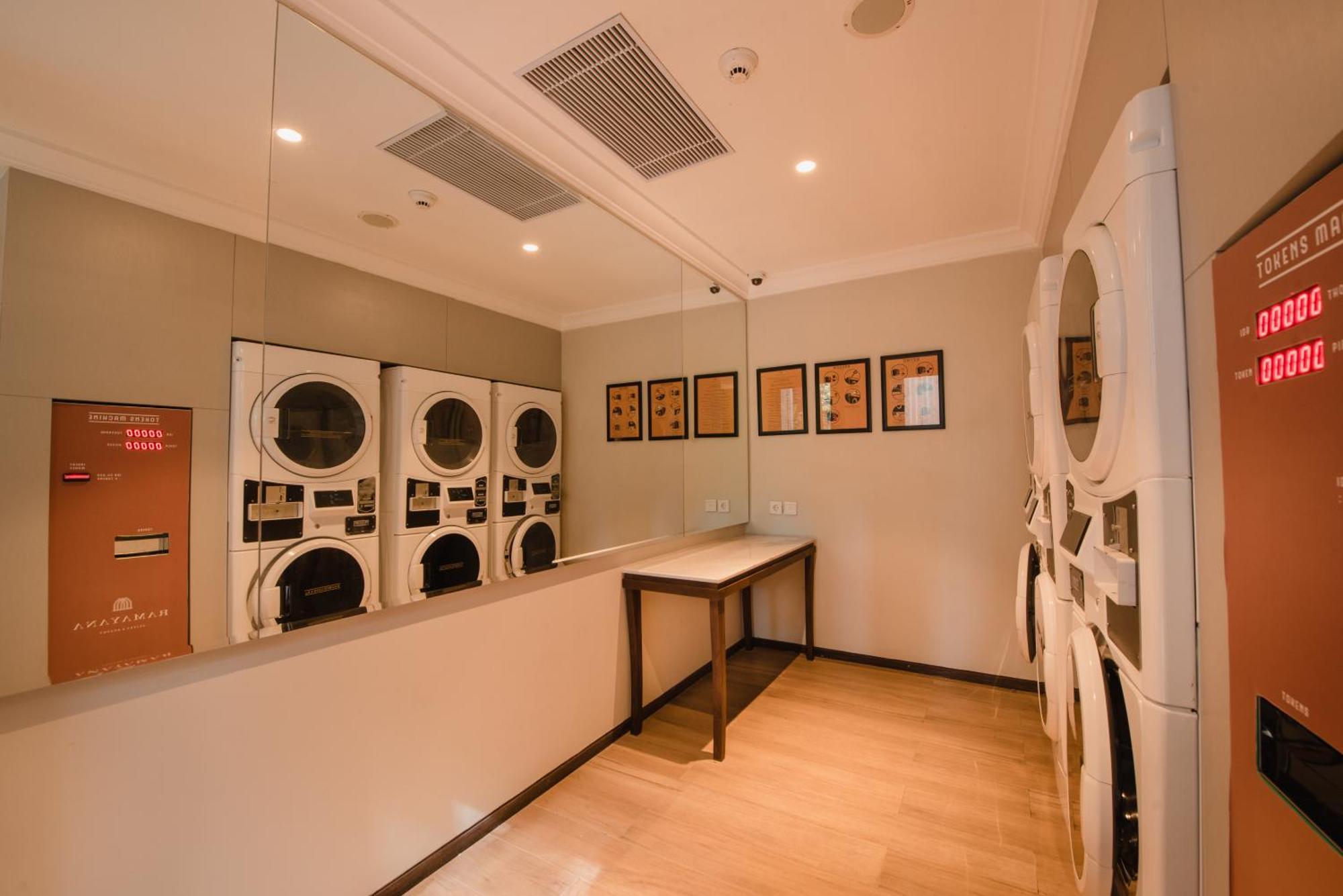 라마야나 스위트 앤 리조트 꾸따 외부 사진 Laundry room