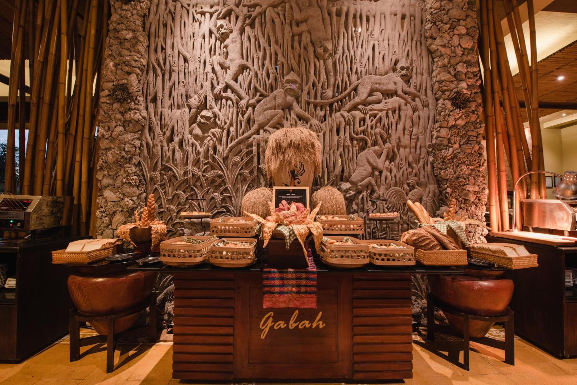 라마야나 스위트 앤 리조트 꾸따 외부 사진 The lobby of Galuh