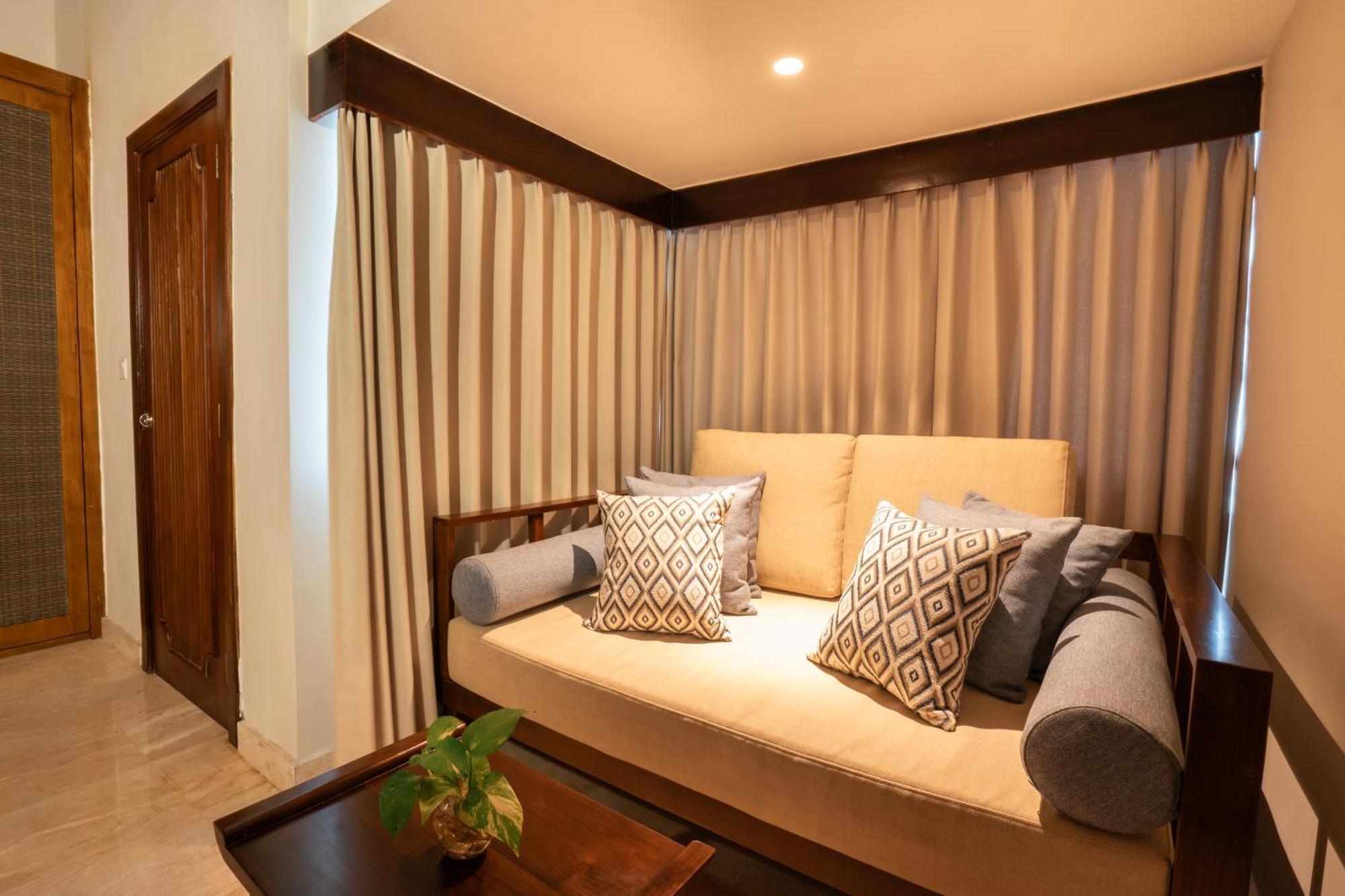 라마야나 스위트 앤 리조트 꾸따 외부 사진 A sofa bed