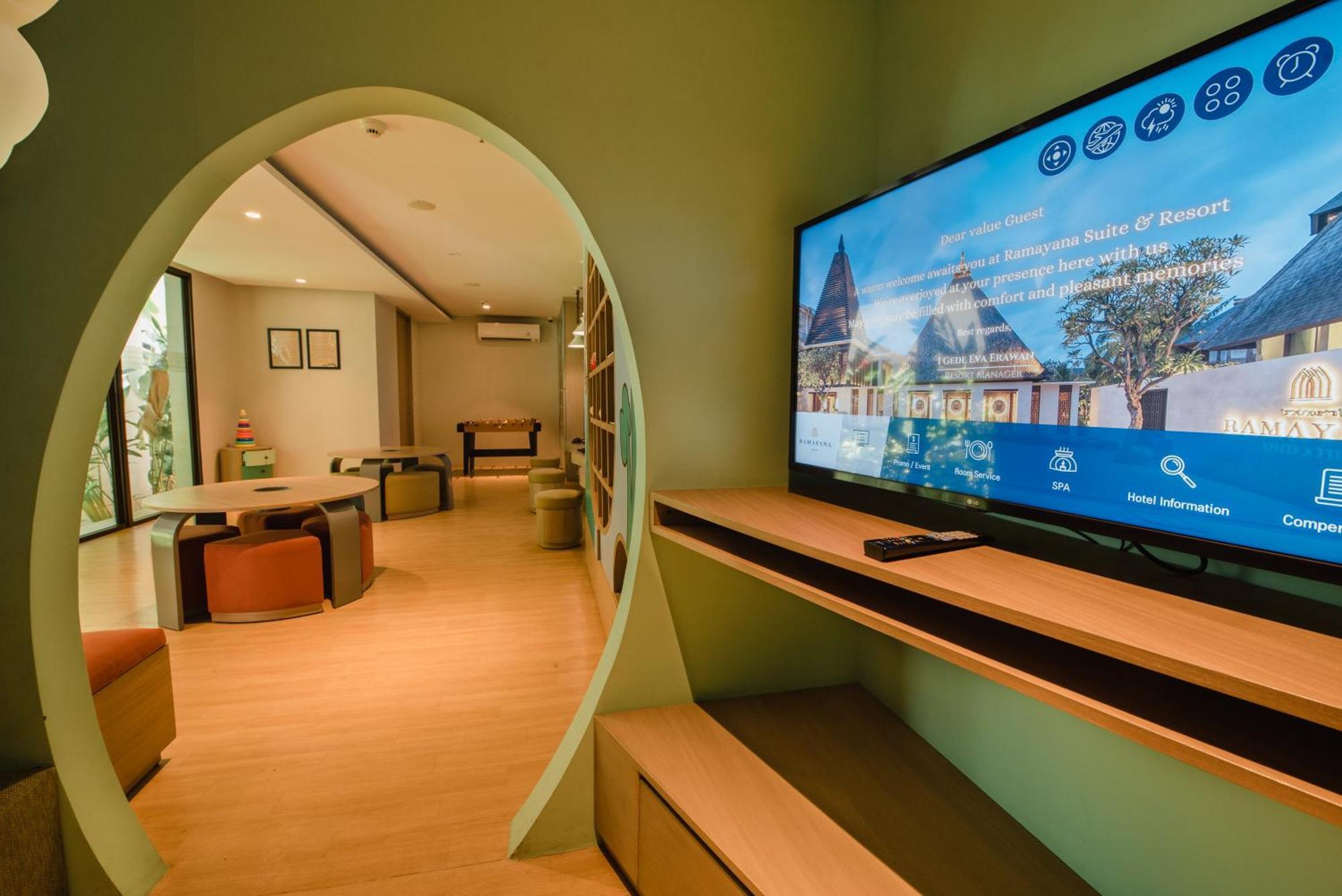 라마야나 스위트 앤 리조트 꾸따 외부 사진 The interior of the hotel